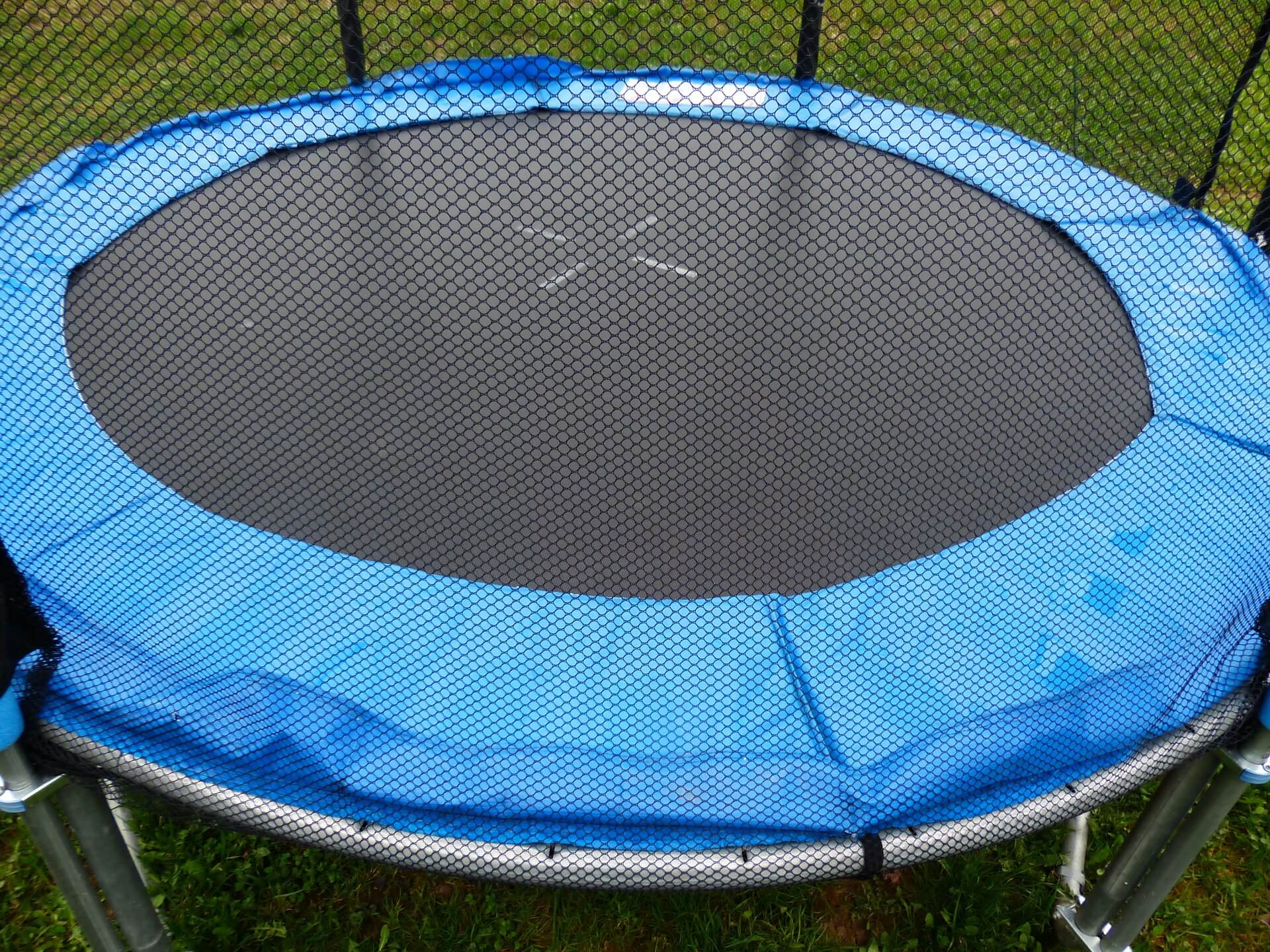 trampoline-114587_1920