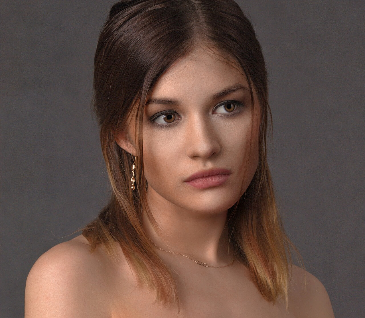 kobieta i dlugie wlosy